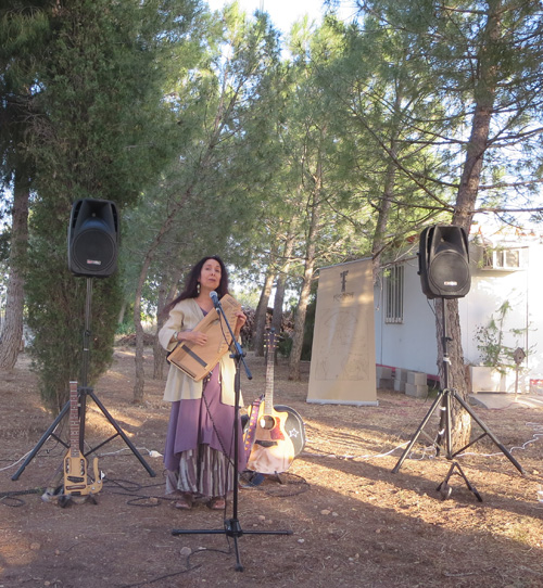 06-23-19-Spain-Albacete-concert at Maria Teresa's-ABL singing w harp