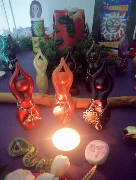 hecate-does-solstice-advent-altar-90-dpi